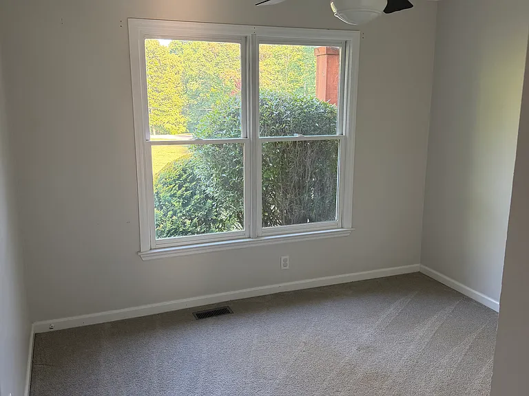 3270 Glasco Dr — Photo 12
