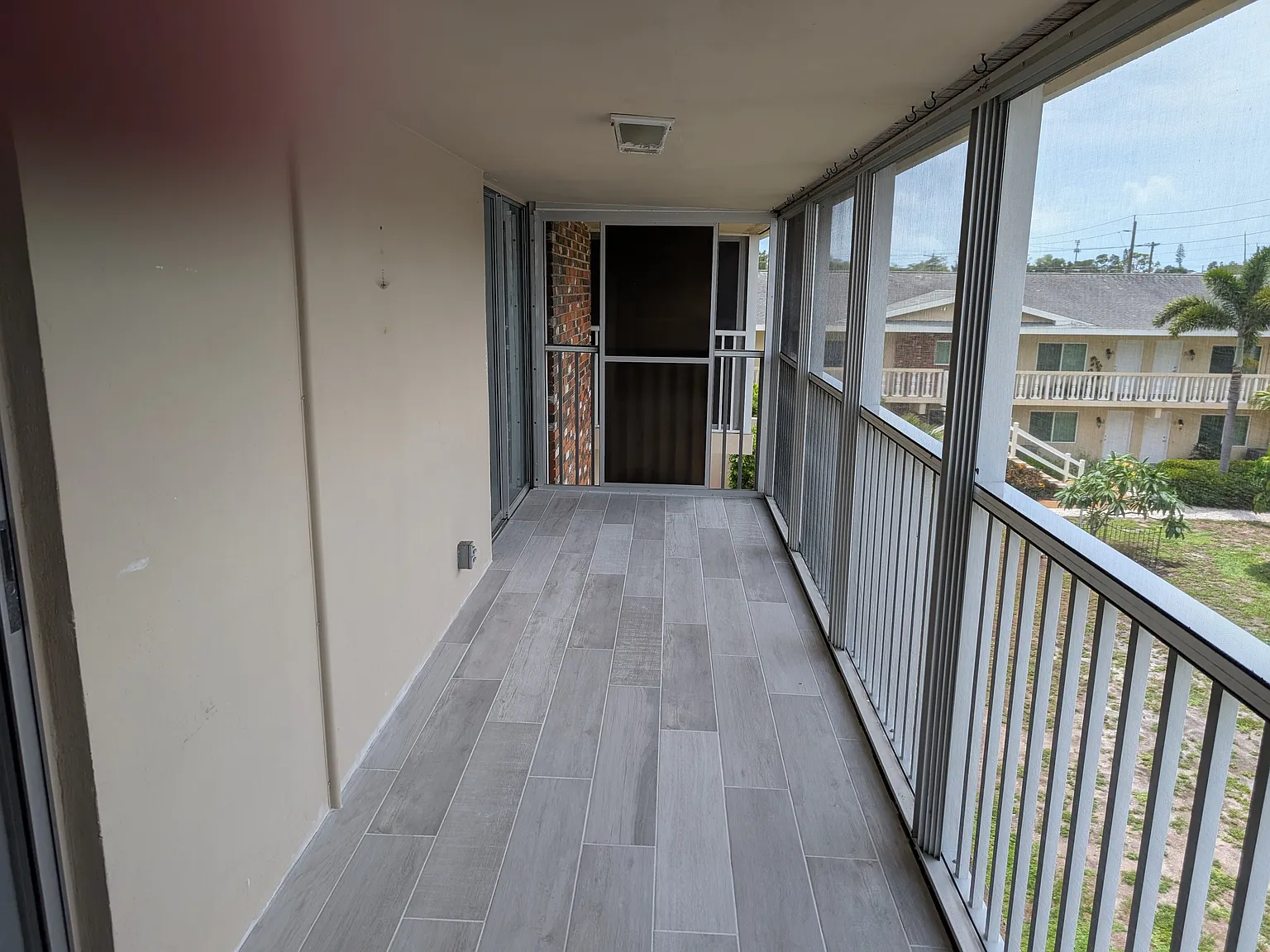 1 bed, 812 sqft, $1,350 — Photo 4