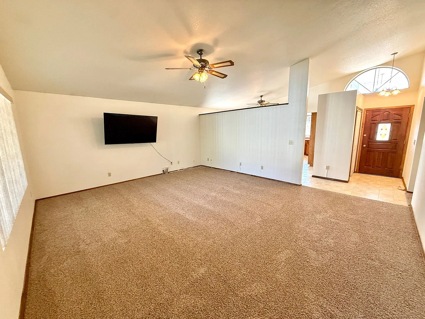 Spacious 3BR Cul-de-Sac Home with Bonus Room, New Carpet & Split Floor Plan! — Photo 4