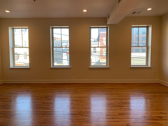 Living Area / Dining