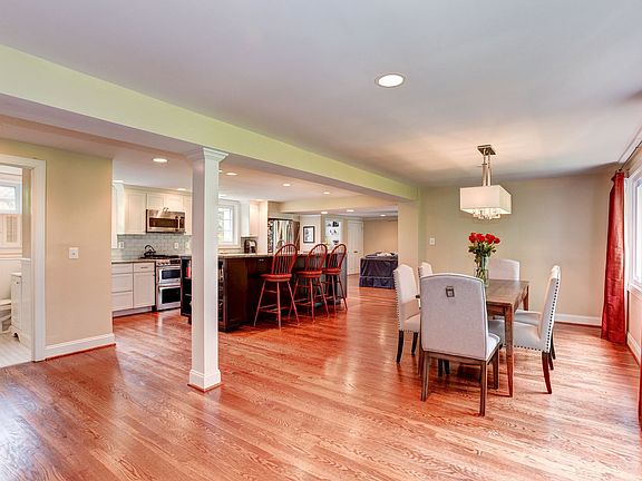 5th image of 909 Darton Dr