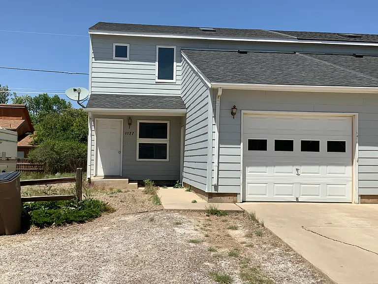 1127 Palmer Dr — Photo 2