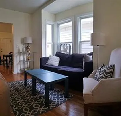 4 bed, 1256 sqft, $4,950 — Photo 2