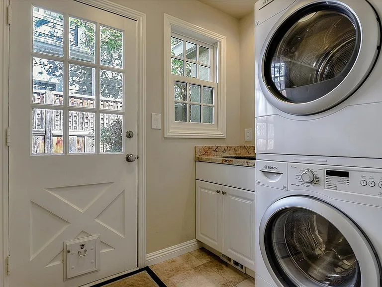 135 Wilder Ave — Photo 44