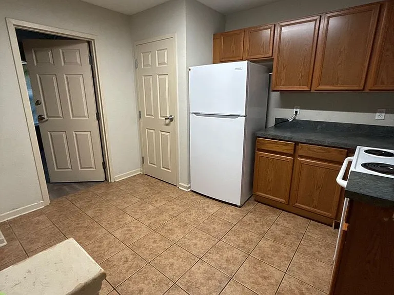 1609 W Pensacola St #211 — Photo 4