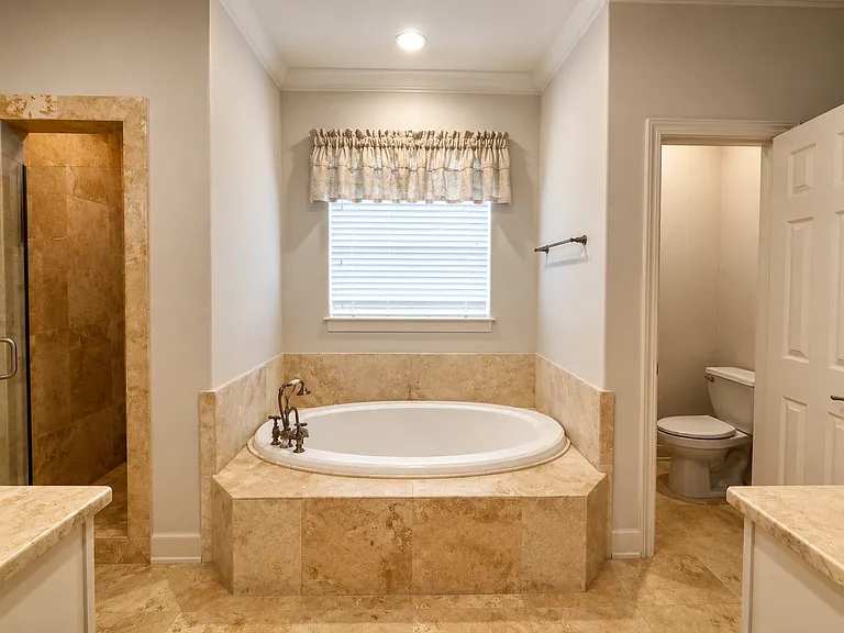 241 Inverrary Dr — Photo 12