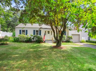 6 Robin Pl, Old Greenwich, CT 06870