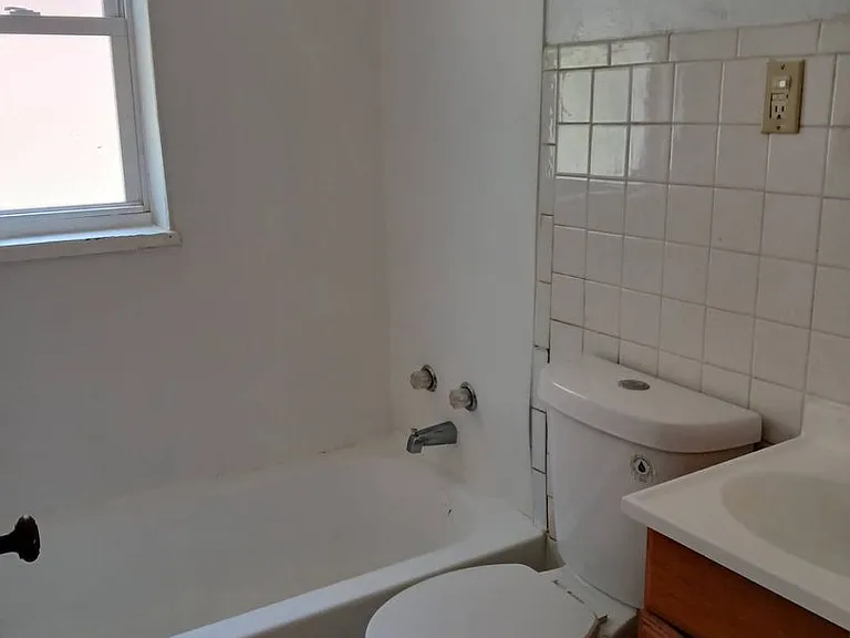 238 E Beechwood Ave — Photo 5