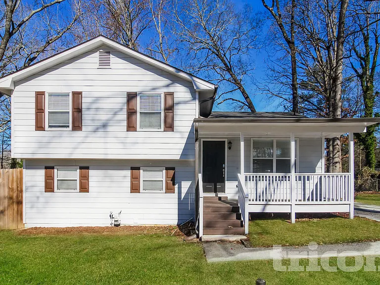 141 Hemlock Cir — Photo 1