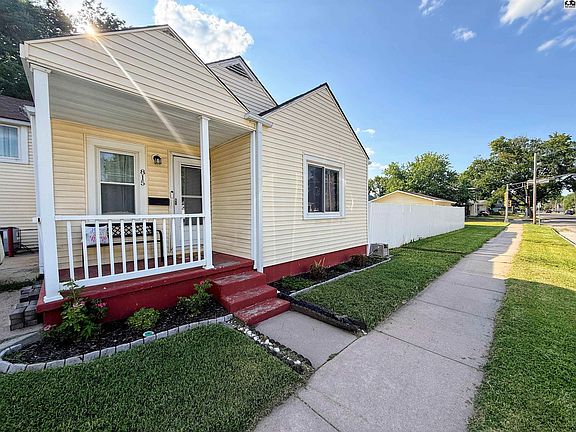 3rd image of 815 N Poplar St