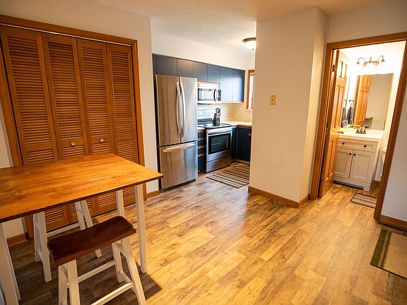 4th image of 2221 Hillcrest Ave APT C
