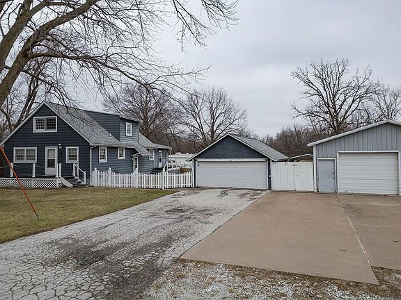 2nd image of 1819 Coyne Center Rd