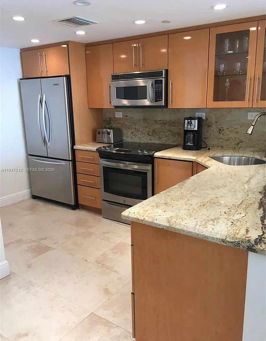 Oceanfront Plaza Condo — Photo 4