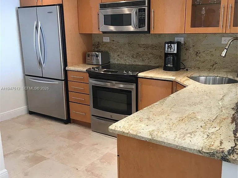2625 Collins Ave #1407 — Photo 4