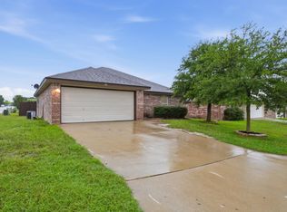 101 Soapstone Dr, Jarrell, TX 76537