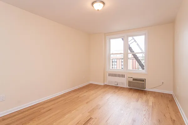 Rented by Rhona Realty | media 7