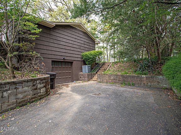 4th image of 11021 Sonja Dr