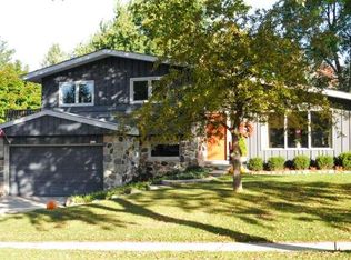 5620 Oakwood St, Greendale, WI 53129