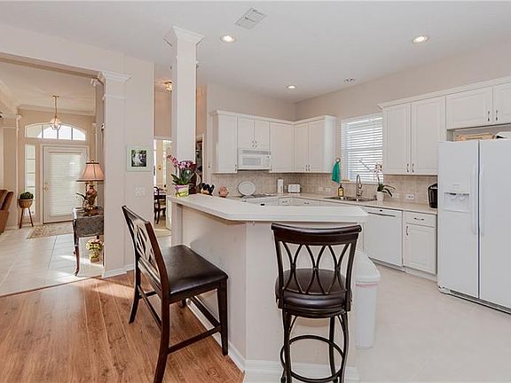 5th image of 10826 Piping Rock Cir