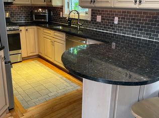 30 Byrnes St, Newport, RI 02840