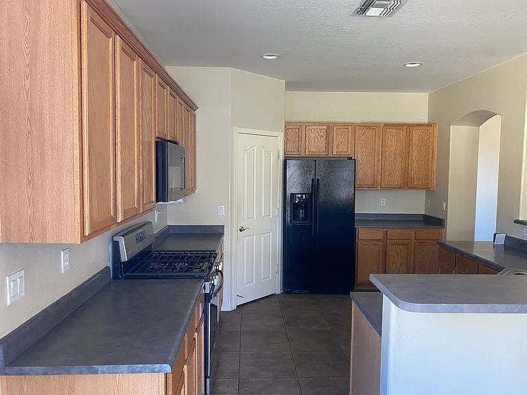 3061 E Vallejo Dr — Photo 12