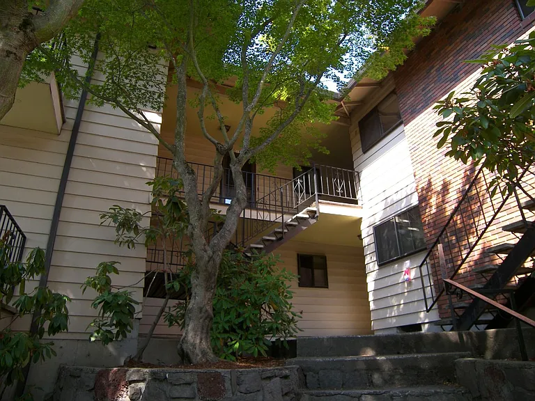3123-3143 SE Pine St — Photo 2