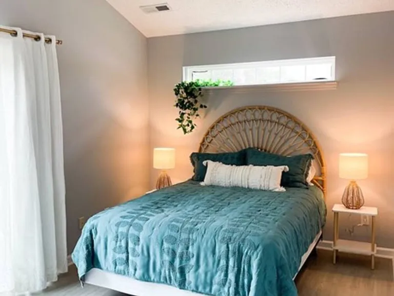 617 Rosemary Ln — Photo 2