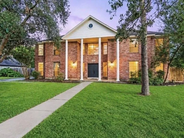 1414 W Castlewood Ave, Friendswood, TX 77546