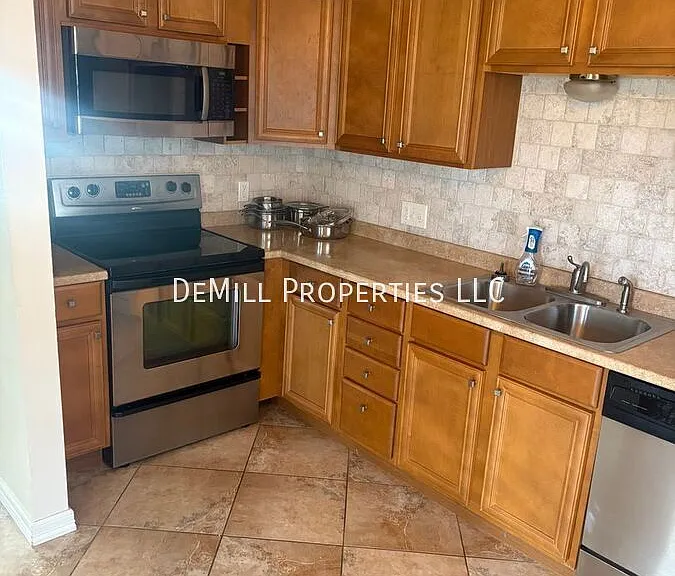2559 S Linden Ave #3 — Photo 8