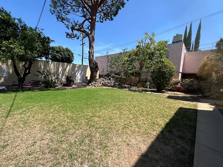 1171 Huntington Dr #D — Photo 43