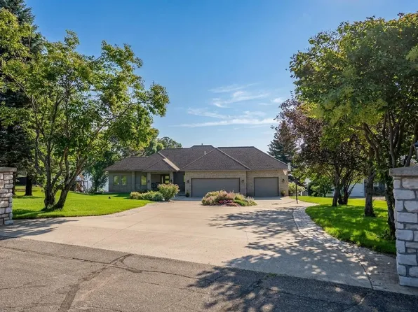 5979 24th St NE, Willmar, MN 56201
