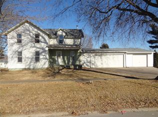 110 W Maple St, Williamsburg, IA 52361