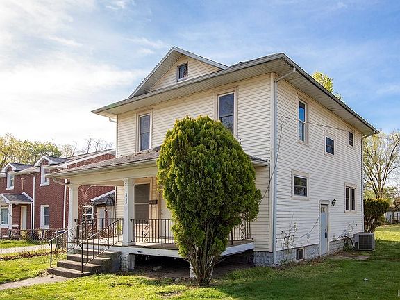 2nd image of 1033 W Blaine Ave