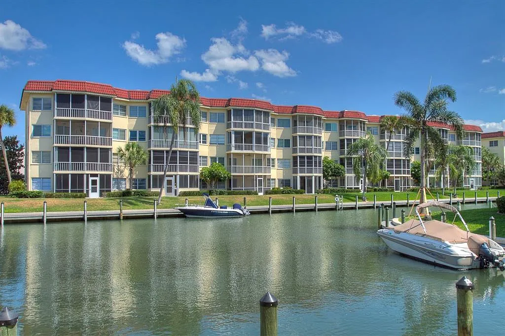 2 bed, 929 sqft, $6,400 — Photo 2