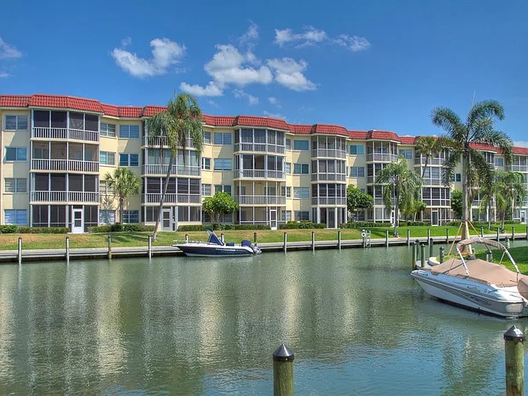 1250 N Portofino Dr #107MAR — Photo 2