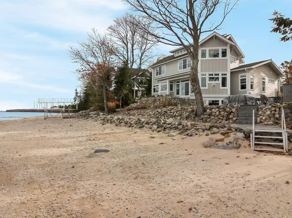 2755 Shore Wood Dr, Traverse City, MI 49686