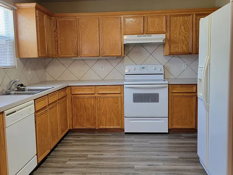 2611 Echo Dr — Photo 9