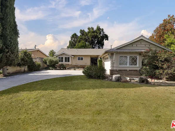 16057 Knapp St, North Hills, CA 91343