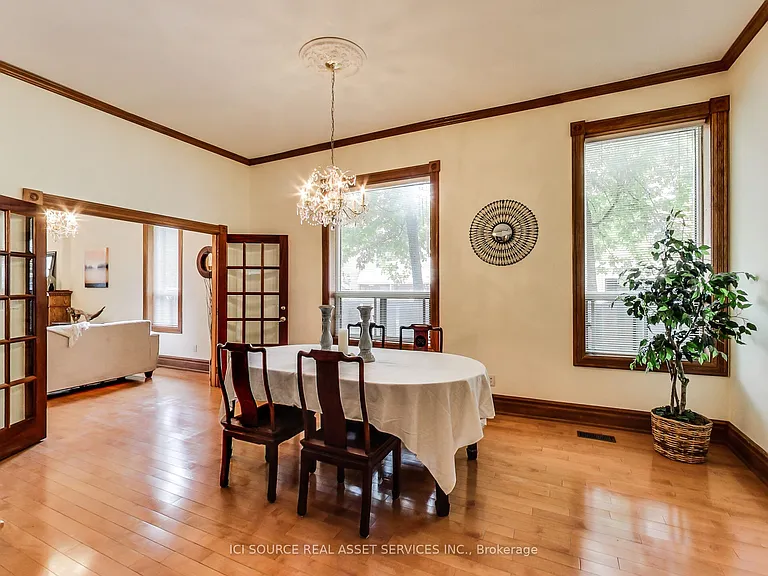 287 Palmerston Ave #MAIN — Photo 9