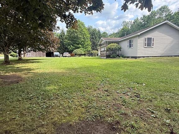 4th image of 574 Priest Hollow Rd
