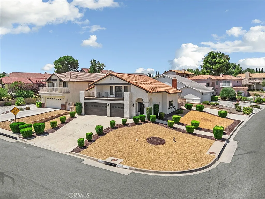 3 bed, 2359 sqft, $3,000 — Photo 2