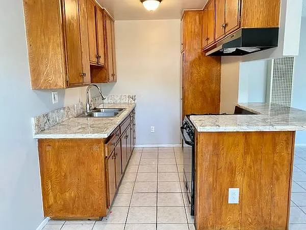 Building Photo - 5311 Templeton St #2