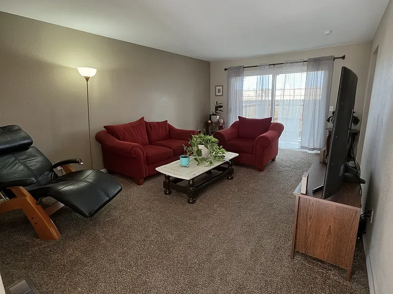 920 Devonshire Pl — Photo 4