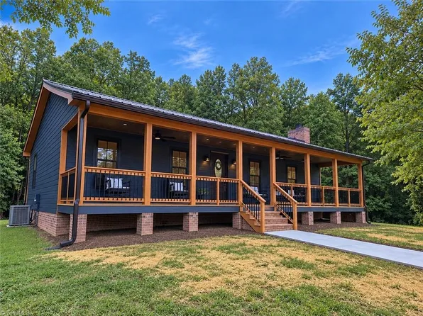 526 Hoover Mountain Rd, Purlear, NC 28665