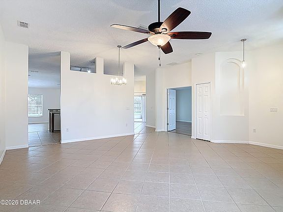 5th image of 32 Brunett Ln