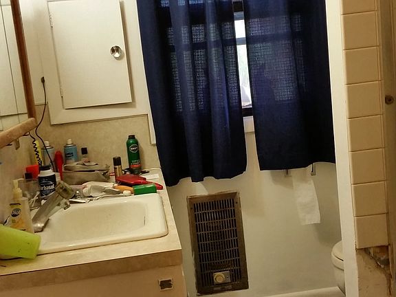4th image of 4114 NE 47th St