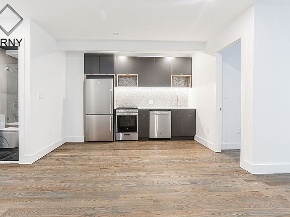 3rd image of 220 Hawthorne St #2G