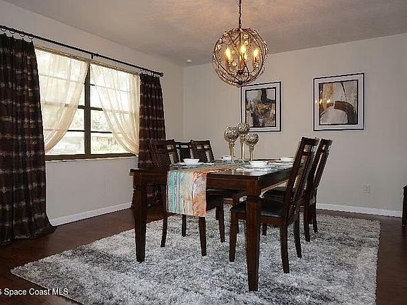 2nd image of 1833 Oakwood Trl