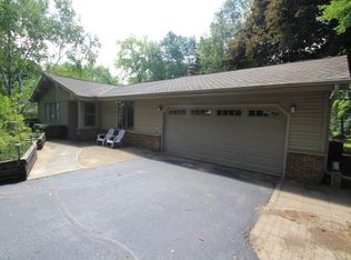 W276N737 Woodridge Ln, Waukesha, WI 53188