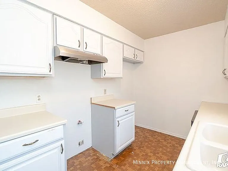 2905 Ventura Ave — Photo 17